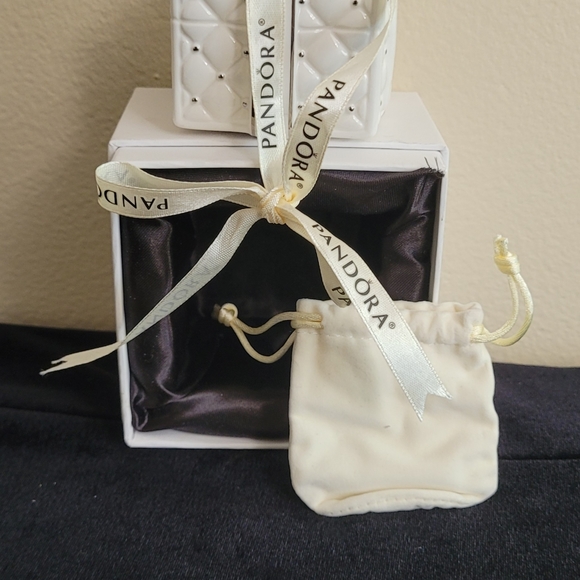 PANDORA 2016 CERAMIC CHRISTMAS GIFT BOX ORNAMENT - Picture 8 of 9